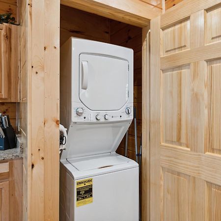 The 3 Bears Is A Newly Built 3 Bedroom Cabin Only 3 Minutes From The Parkway! Пиджен-Фордж Экстерьер фото