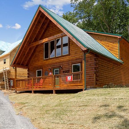 The 3 Bears Is A Newly Built 3 Bedroom Cabin Only 3 Minutes From The Parkway! Пиджен-Фордж Экстерьер фото
