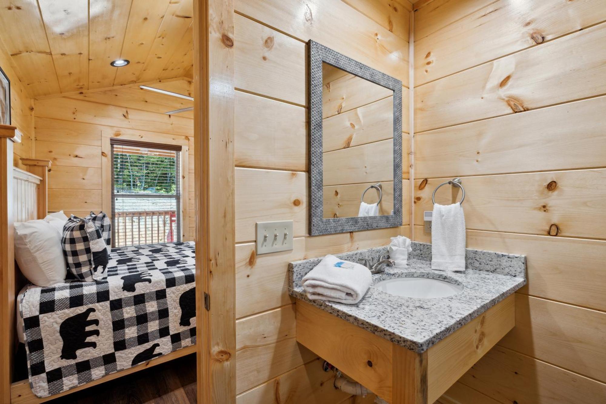 The 3 Bears Is A Newly Built 3 Bedroom Cabin Only 3 Minutes From The Parkway! Пиджен-Фордж Экстерьер фото