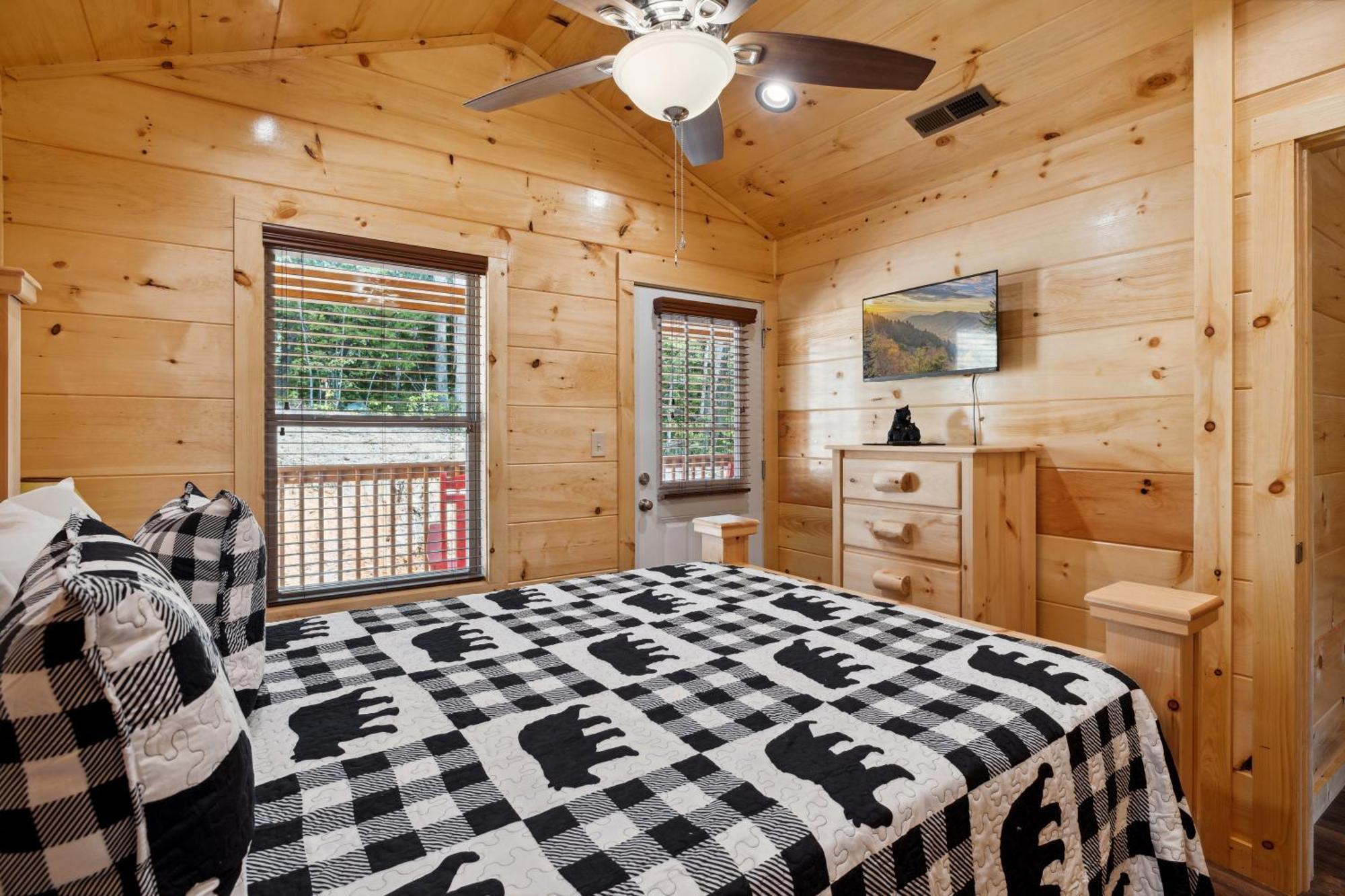 The 3 Bears Is A Newly Built 3 Bedroom Cabin Only 3 Minutes From The Parkway! Пиджен-Фордж Экстерьер фото